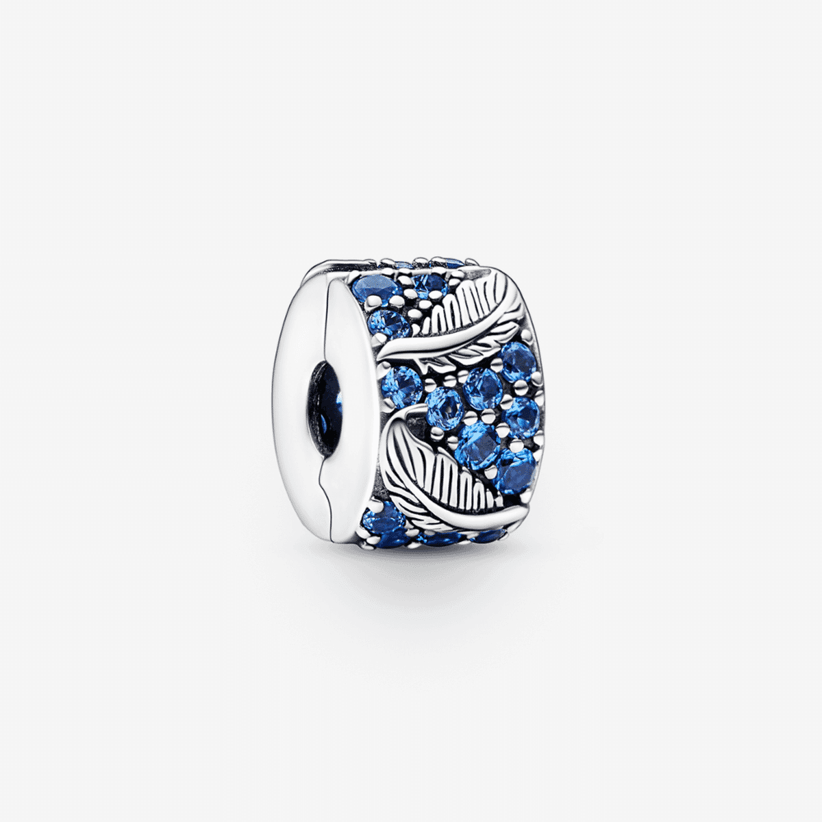 Clip Pandora Pluma Curvada en Pavé de plata de ley con cristales azules - 792552C01