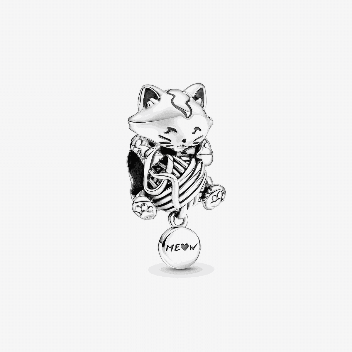 Charm Pandora en plata de ley Gatito y Ovillo de Lana, vista frontal del diseño - 799535C00