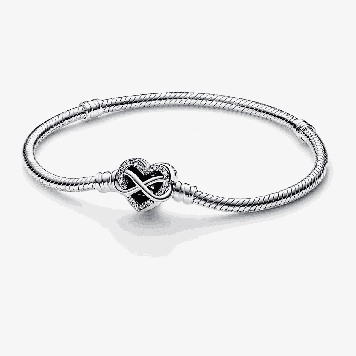 Pulsera Pandora Moments cadena de serpiente con cierre de corazón infinito brillante en plata de ley - 592645C01