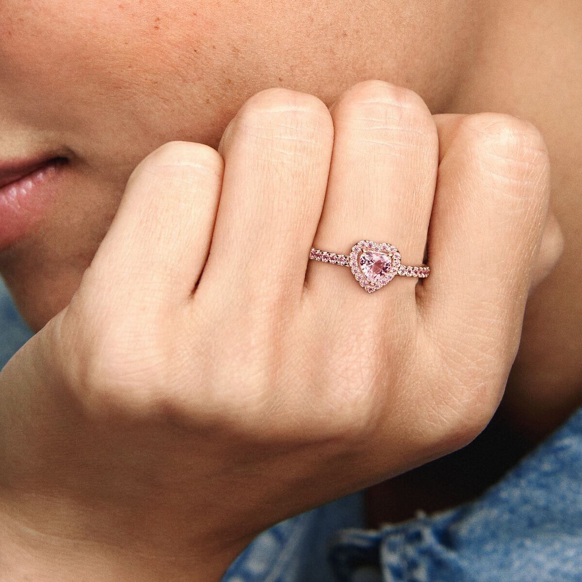 Anillo Pandora Corazón Rosa Amor en Cada Detalle