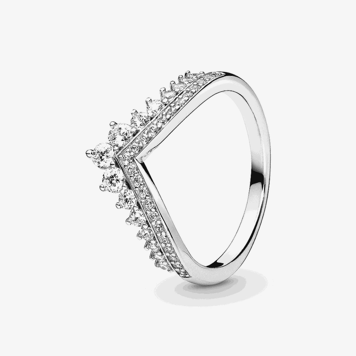 Vista frontal del Anillo Pandora Deseo de la Princesa en plata de ley con cristales brillantes - 197736CZ