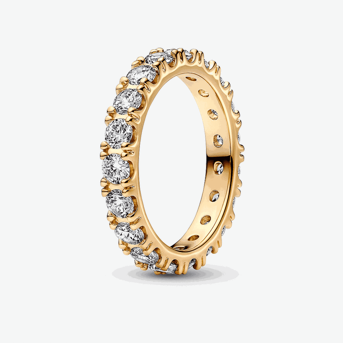 Anillo Pandora Eternity Brillante chapado en oro amarillo, con gemas transparentes alrededor de toda la banda - 160050C01