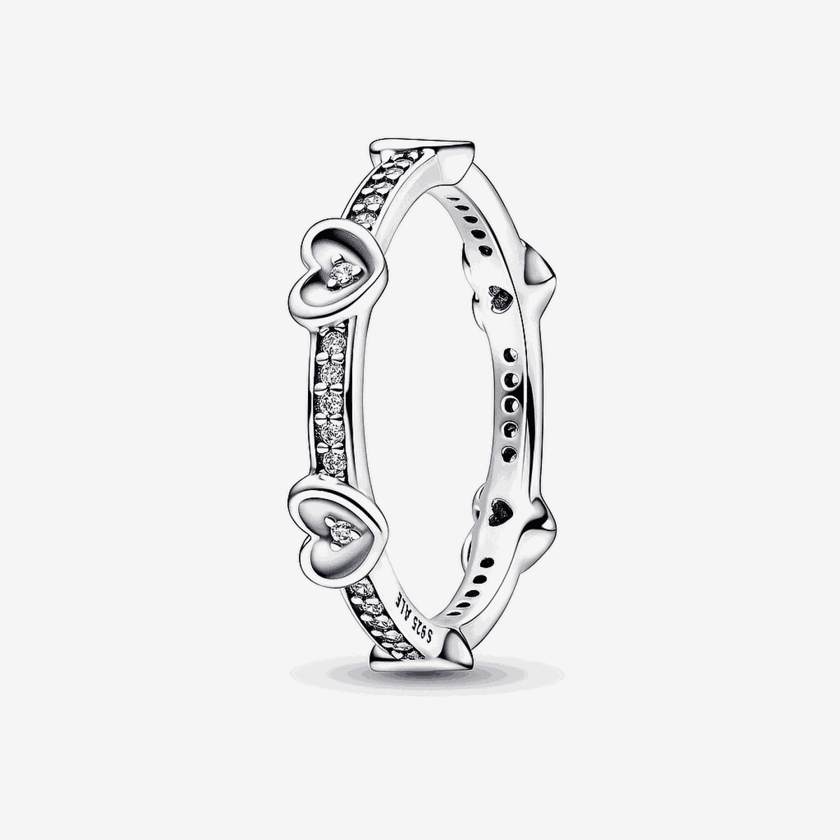 Anillo Pandora Corazones Radiantes Brillantes en plata de ley con diseño de corazones y circonitas - 192496C01