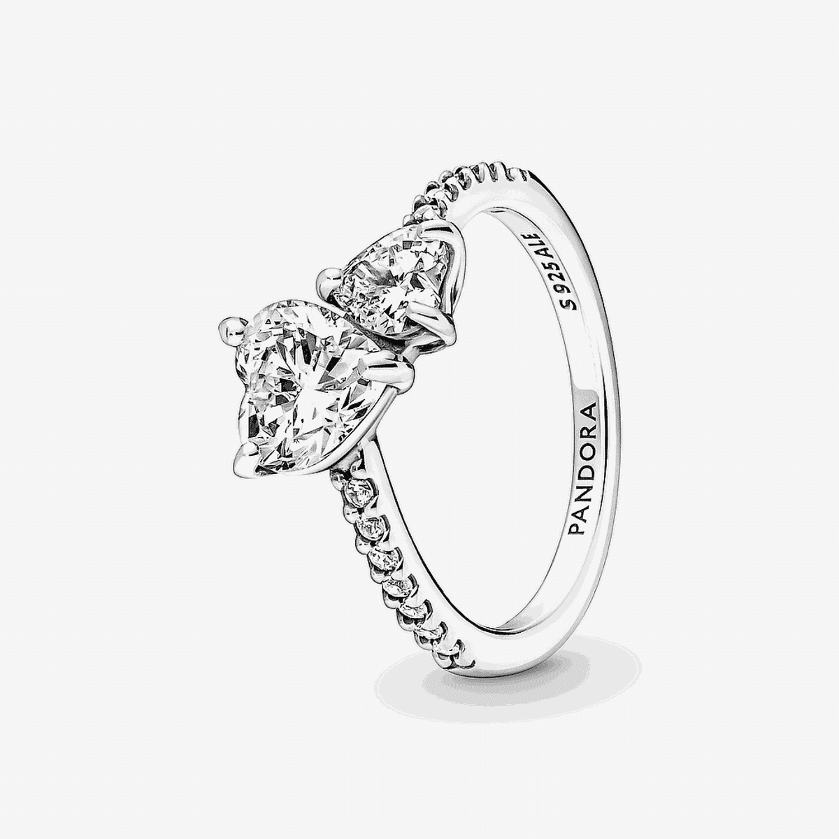 Vista frontal del Anillo Pandora Doble Corazón Brillante en plata de ley con cristales brillantes - 191198C01