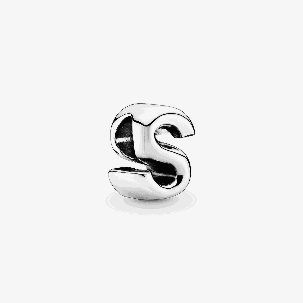 Charm Pandora en plata de ley con diseño de letra S pulida - 797473 Charm Pandora en plata de ley con diseño de letra S pulida - 797473